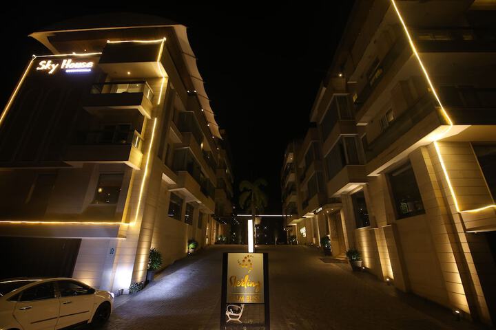 Hotel 100 of 102
