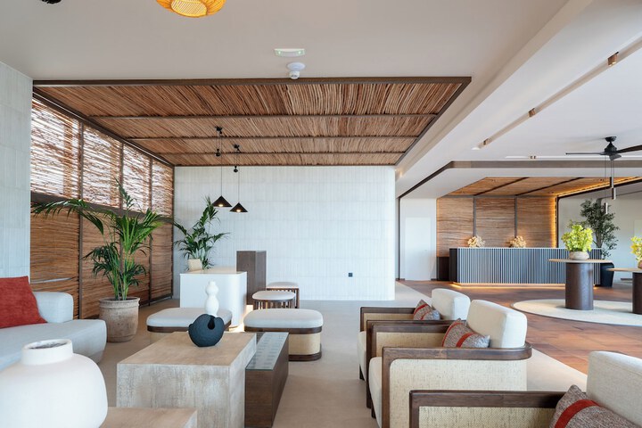 Entrance & Lobby
