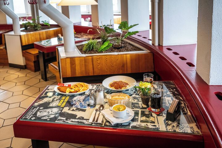 Dining 92 of 103