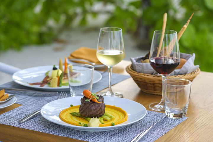 Dining 48 of 132