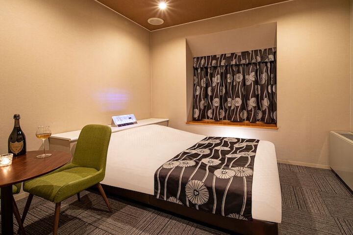 Room 4 of 36