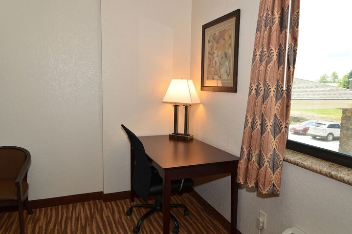 1 King Bed Accessible (9 of 23)