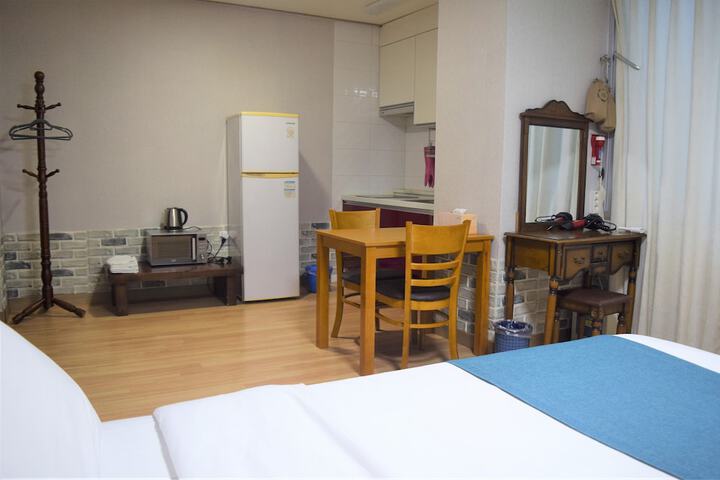 Room 7 of 80