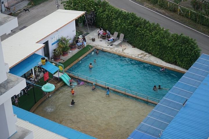 Pool 21 of 39