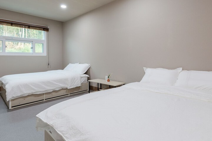 Room 12 of 125