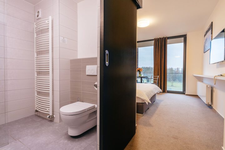 Room 13 of 85