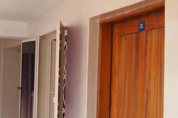 Room 6 of 8