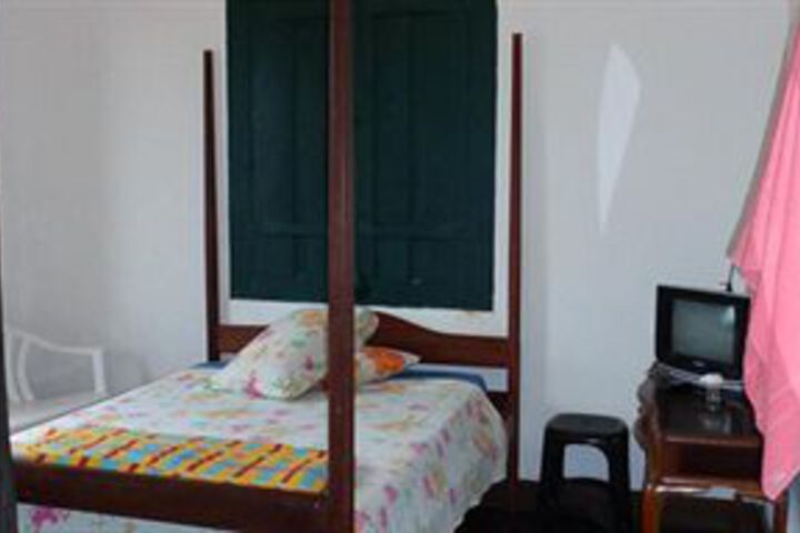Room 8 of 19