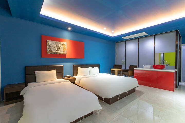 Room 19 of 40