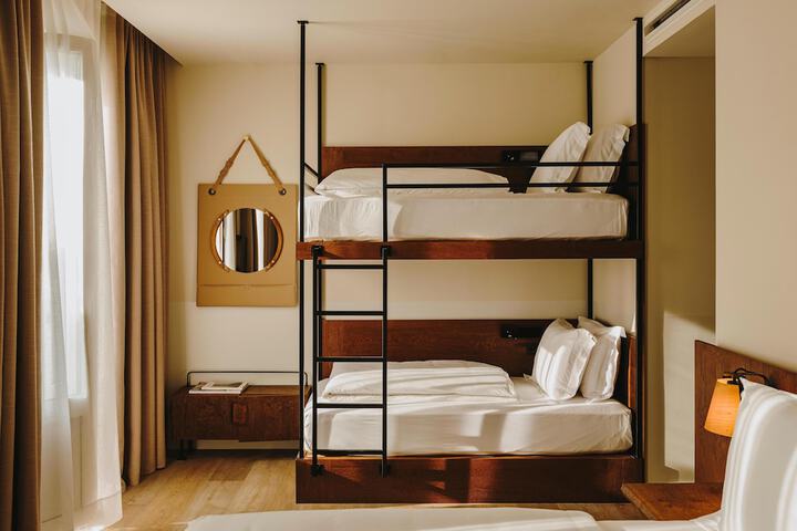 Room 28 of 128