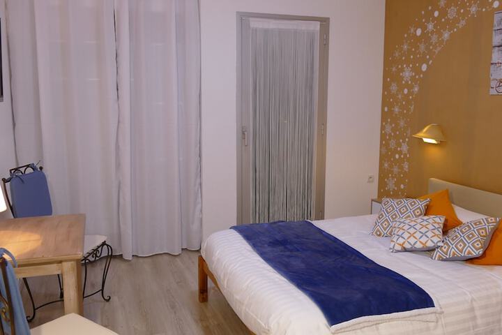 Room 14 of 96