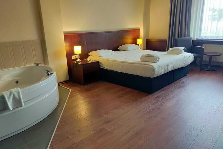 Room 15 of 49