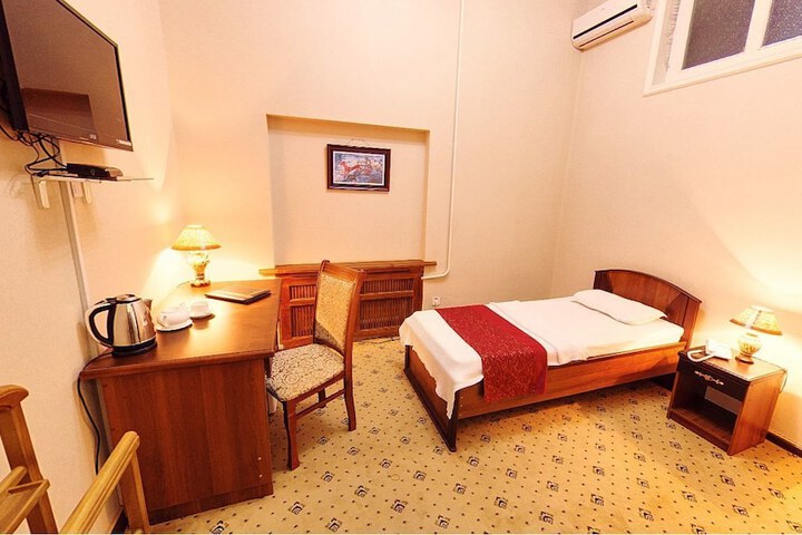 Room 9 of 34