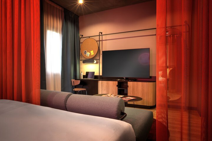 Room 6 of 47