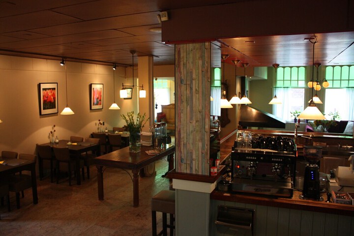 Check-in/check-out kiosk