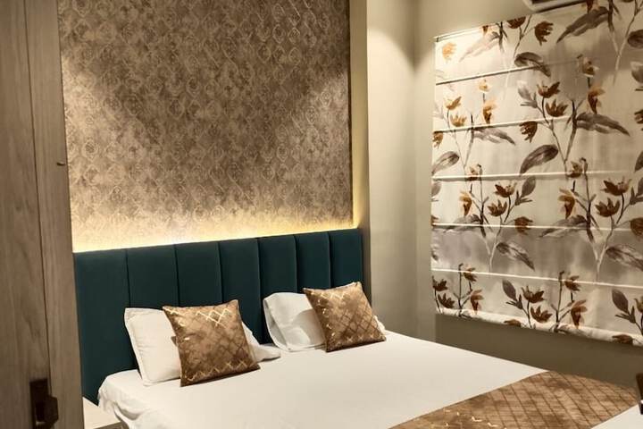 Room 3 of 14