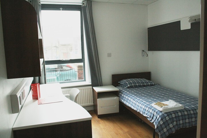 Room 10 of 83
