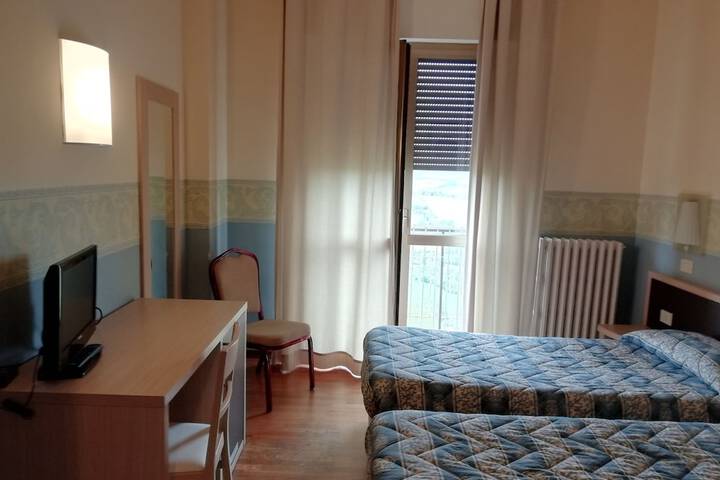 Room 6 of 35