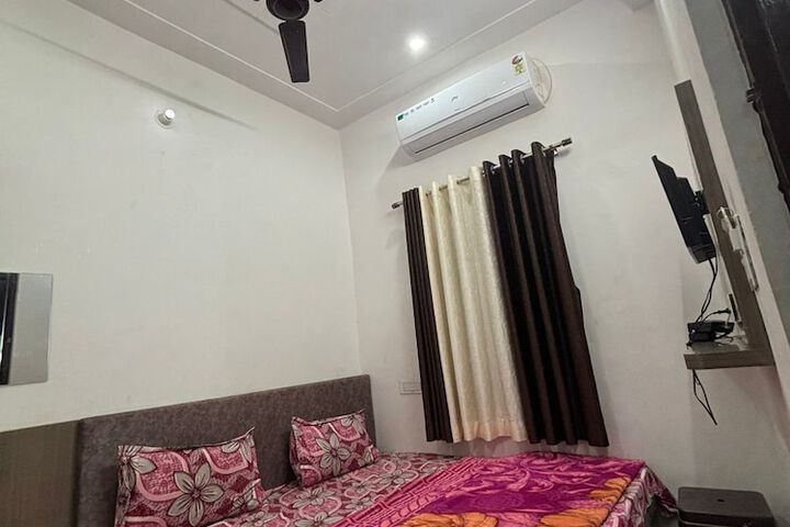 Room 10 of 24