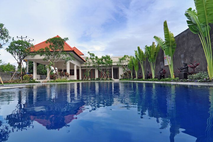 Hotel with Pool
