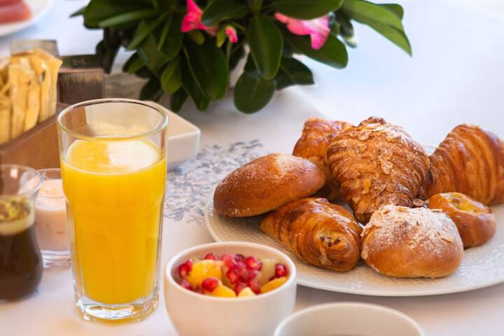 Breakfast/Coffee Service 47 of 63