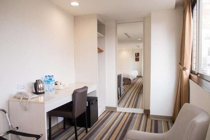 Room 16 of 39