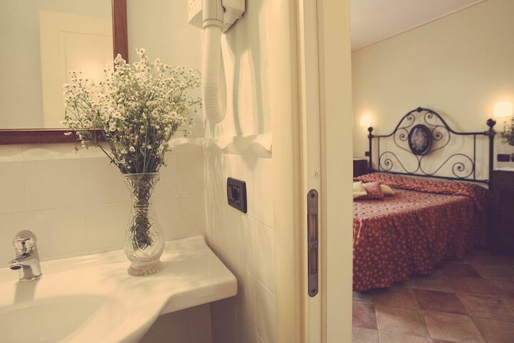 Room 33 of 61