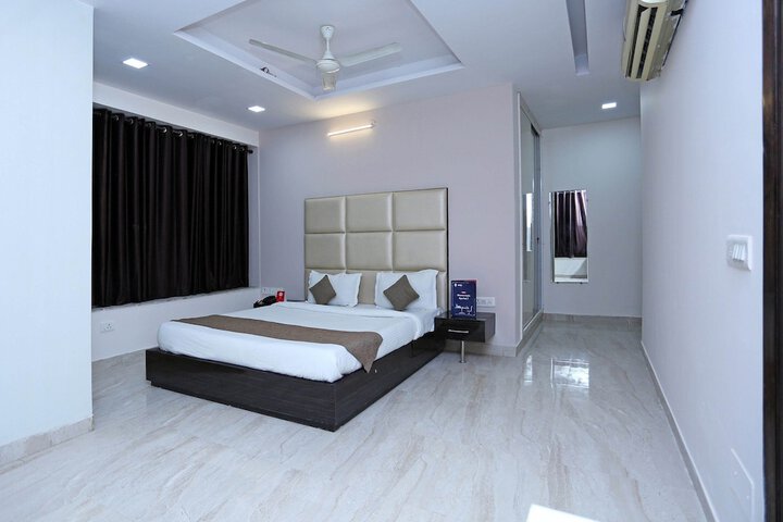 Room 12 of 16