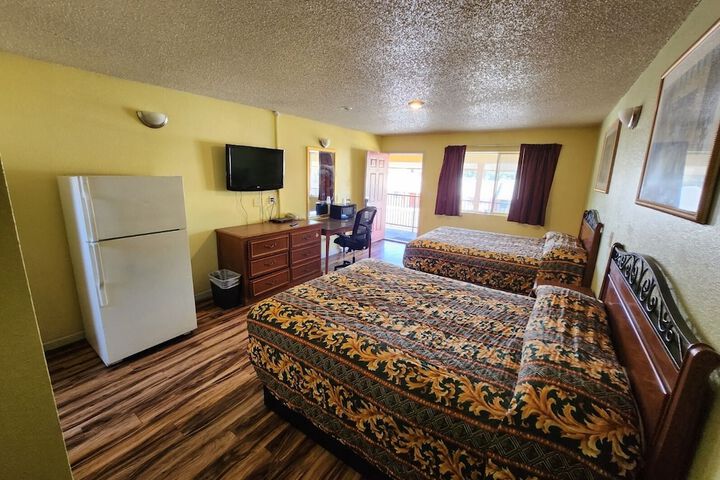 Basic Room 2 Queen Beds Refrigerator, Microwave (10 of 12)