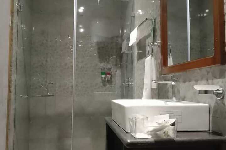 Room 16 of 25