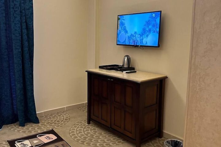 Room 46 of 90