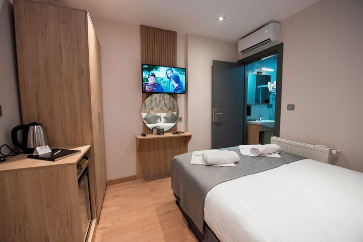Room 3 of 33