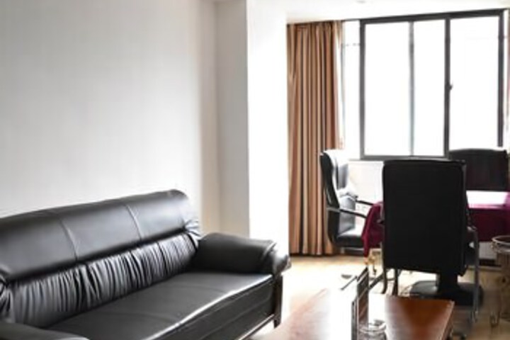 Room 3 of 8