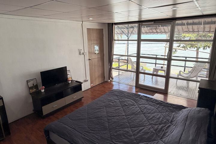 Room 11 of 52