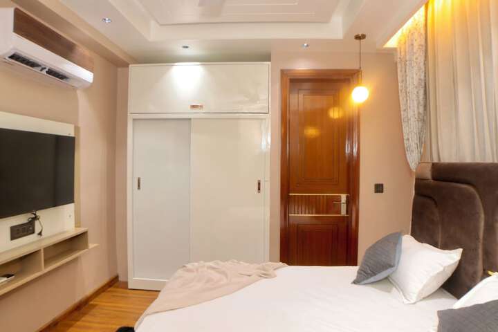 Room 13 of 60