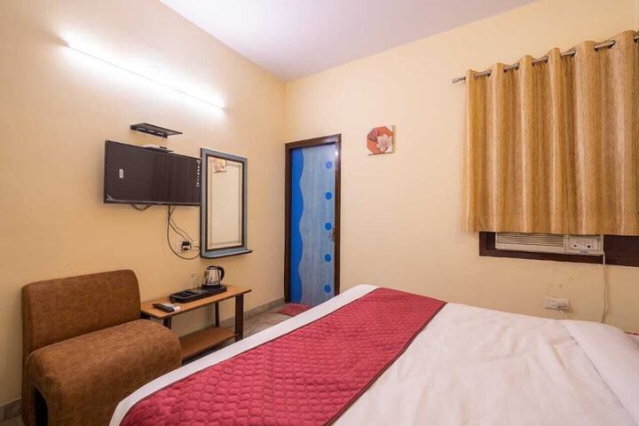 Room 10 of 16