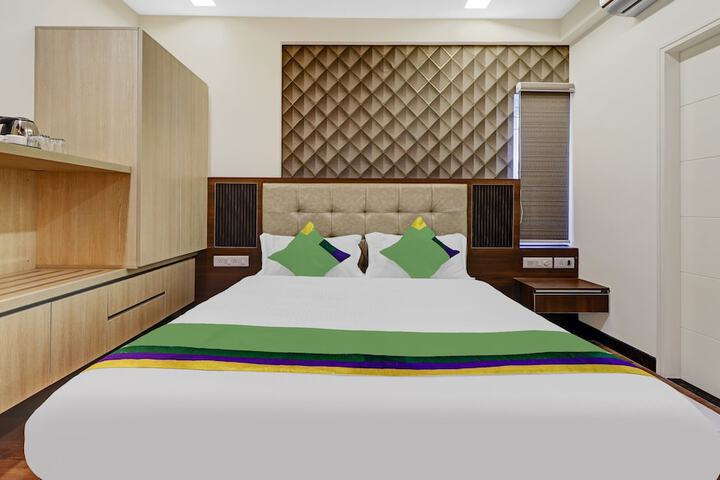 Room 5 of 26