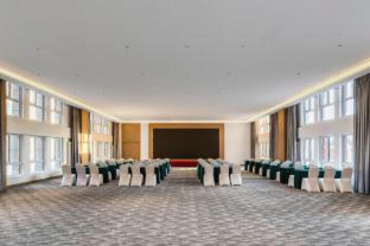 Room 9 of 20