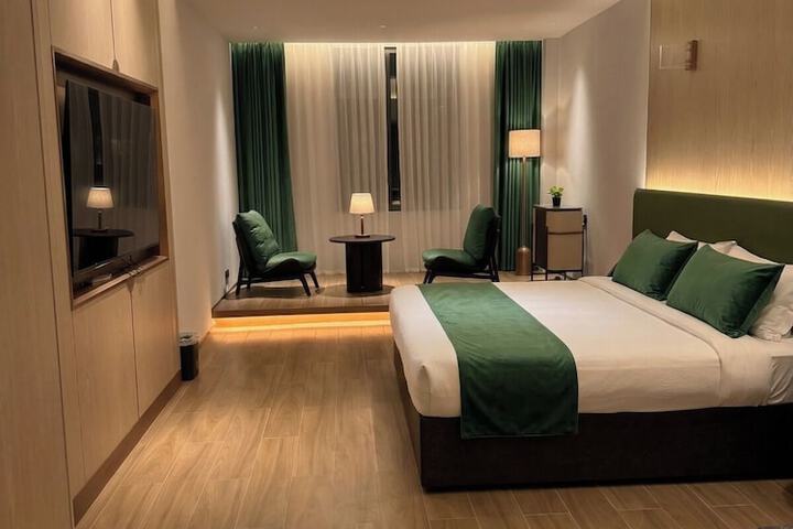 Room 12 of 38
