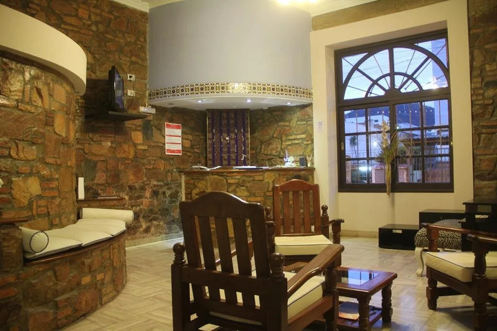 Dining 8 of 11