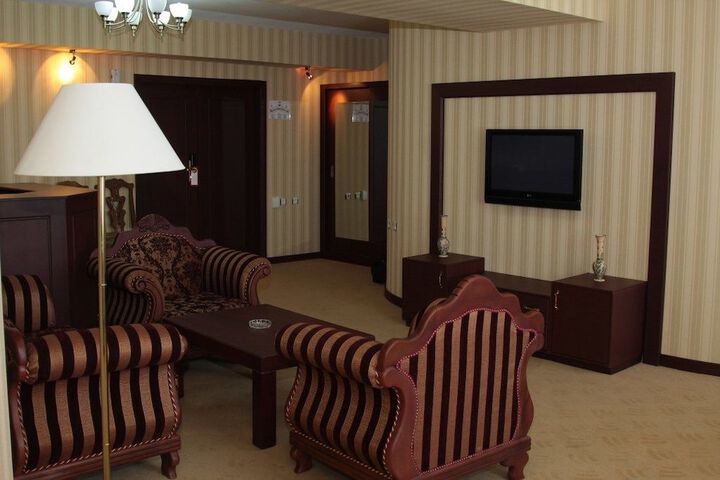 Room 35 of 76