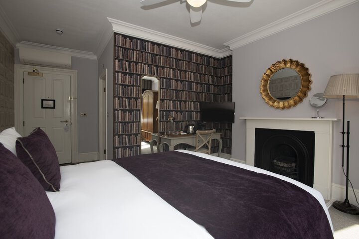 Room 27 of 71