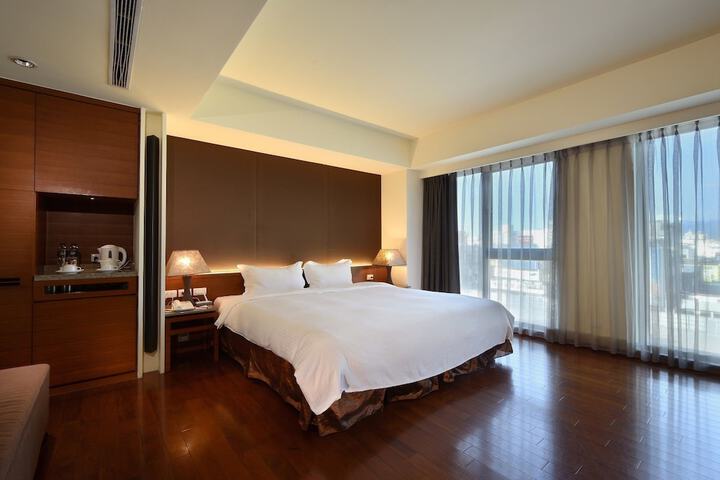 Room 13 of 35
