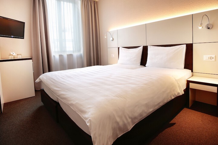 Room 6 of 20