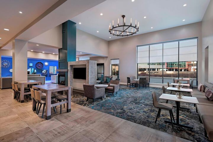 Lobby lounge