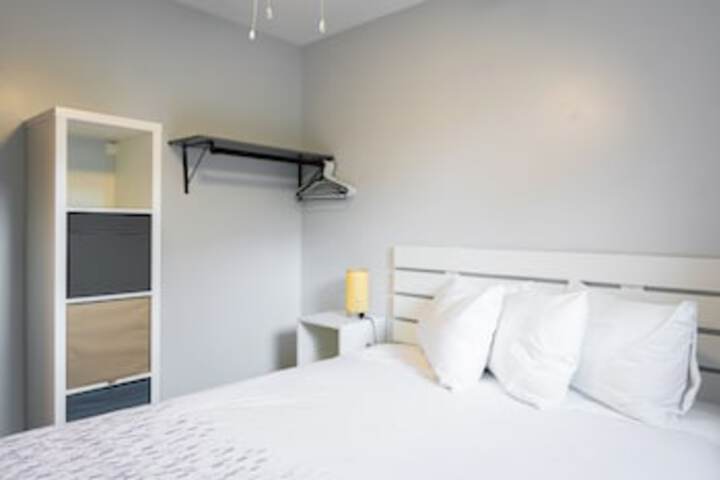 Room 40 of 147