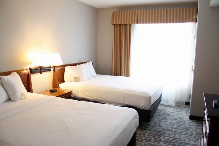 2 Queen Beds (8 of 9)