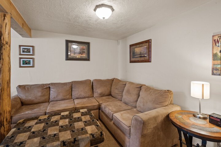 Room 26 of 143