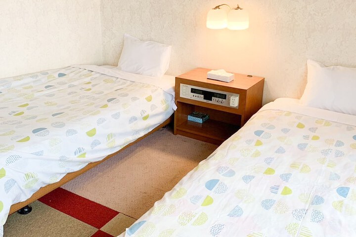 Room 5 of 33