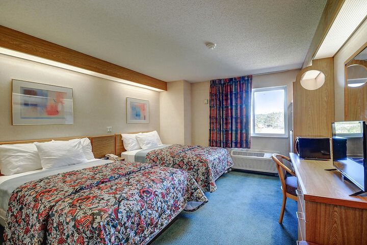 Standard Room, King or Two Doubles (5 of 9)